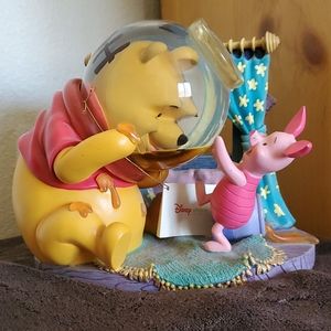 Winnie the Pooh Musical Snow Globe